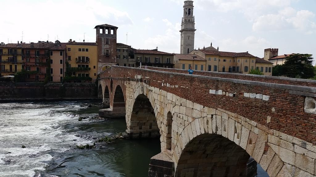 Bilocale Via Imola 4 Διαμέρισμα Βερόνα Εξωτερικό φωτογραφία